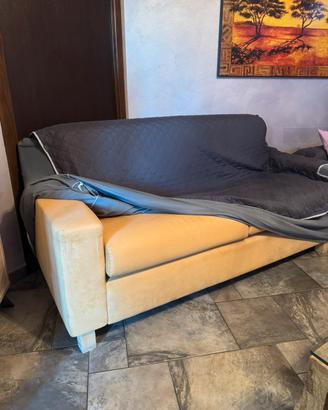 Divano in alcantara color cammello