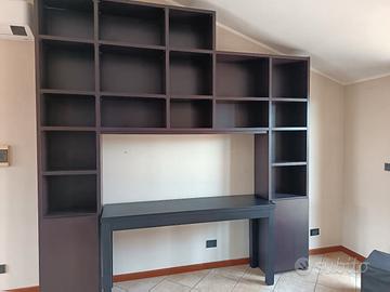 Libreria nera possibilità aggiunta tavolo consolle