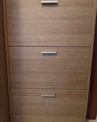 Scarpiera moderna, 3 vani, come nuova. Bella!