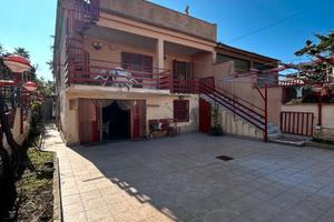 Villa in viale privato