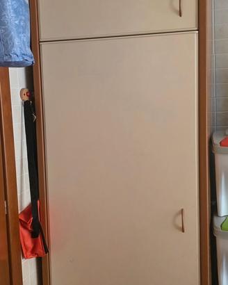 Mobile multiuso in legno guardaroba/dispensa 