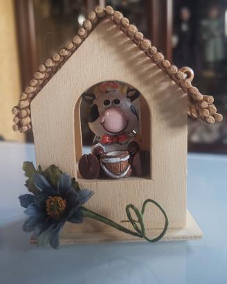 mucchina con casetta di legno