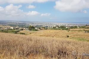 TV2 Lotto di terreno panoramico a torre bianca