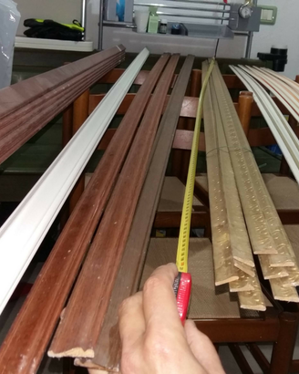 Listelli decorativi e angolari di legno