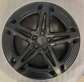 Cerchio mercedes a 35 a 45 raggio 19 amg