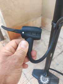 Pompa generica per biciclette.