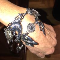 Bracciale Versace con ciondoli