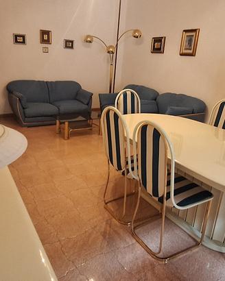 Casa indipendente con 3 appartamenti