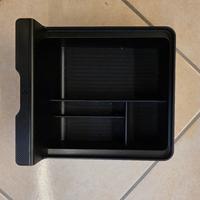 Portaoggetti Spigen per Tesla