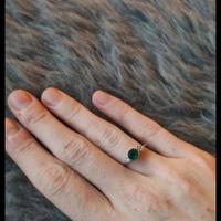 anello con brillantini e brillante verde