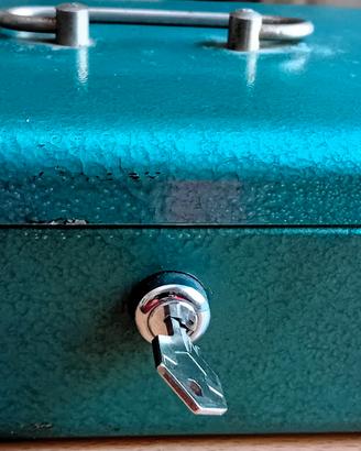 piccola cassaforte portatile vintage 1970