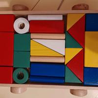 Carretti o con forme geometriche in legno 