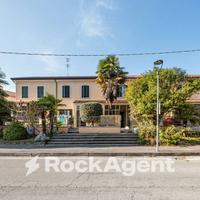 PORZIONE DI CASA A SCHIERA CON GIARDINO