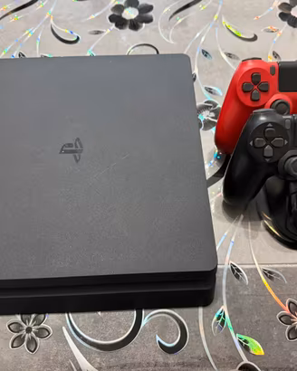 PS4 slim da 1Tb + 2joy + 6 giochi