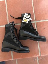 Stivali militari misura 35 in pelle