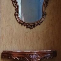 Specchiera e tavolino in marmo intagliati a mano