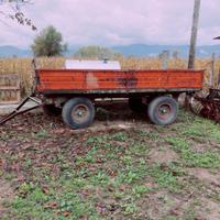 Rimorchio a 2 assi con timone