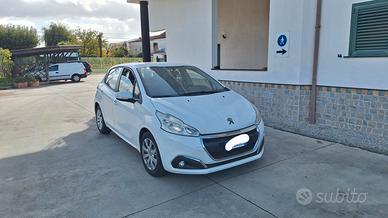 Auto Peugeot 208