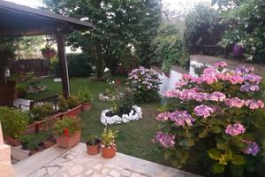 Villa di 220 m² con più di 5 locali e posto auto a