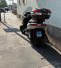 Piaggio Mp3 400 Sport  anno 2022 euro 5150 Milano