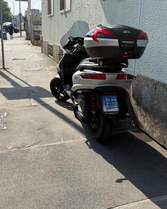 Piaggio Mp3 400 Sport  anno 2022 euro 5150 Milano