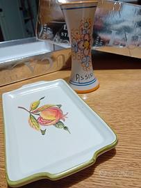 piatto da dessert  e vasetto fiori.