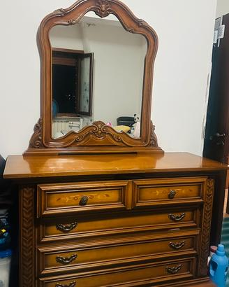 Comò classico in legno con specchio