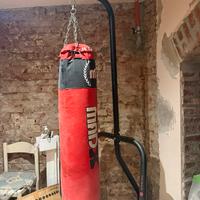 Sacco da boxe e supporto