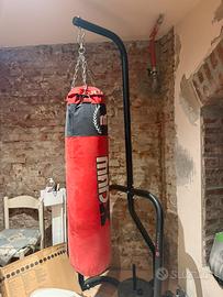 Sacco da boxe e supporto