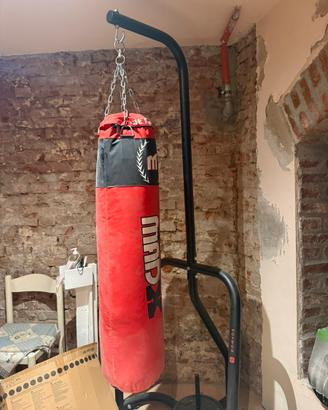 Sacco da boxe e supporto