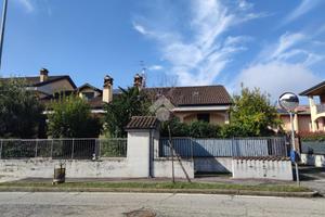 VILLA A SCHIERA D'ANGOLO A BORNASCO