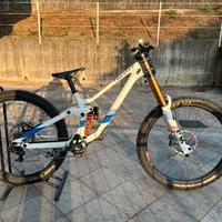 Bicicletta downhill scott 910