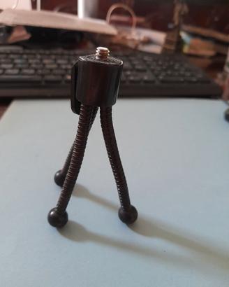Mini treppiede nero con gambe flessibili
