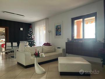 Divano + Pouf in pelle bianchi MD House