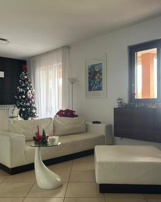 Divano + Pouf in pelle bianchi MD House