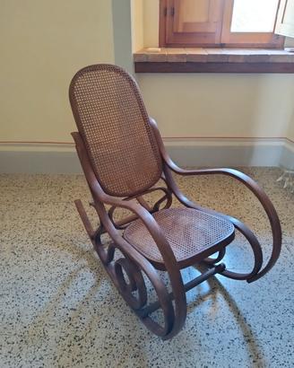 dondolo in noce e paglia di Vienna