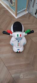 Vespa chicco cavalcabile.