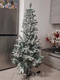 albero di natale innevato 