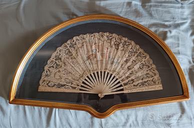 Elegantissimo Ventaglio Antico in Merletto e Scena