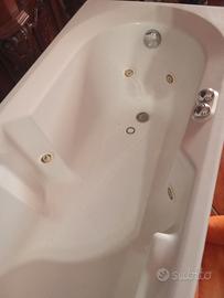 Vasca da bagno idromassaggio