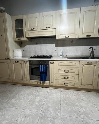 Mobili da cucina con elettrodomestici