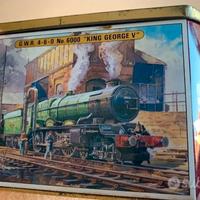 VECCHIA SCATOLA DI LATTA CON VECCHI ANTICHI TRENI