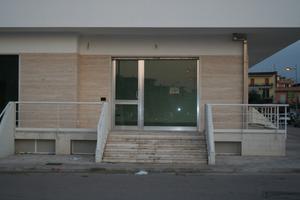 NEGOZIO angolo Via Viviani 120 mq