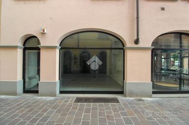 NEGOZIO A PALAZZOLO SULL'OGLIO