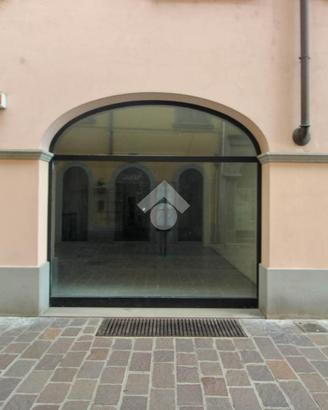 NEGOZIO A PALAZZOLO SULL'OGLIO