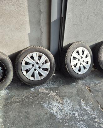 Ruote complete cerchi in ferro da 15 per kia