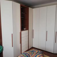 Armadio ad angolo con cassettiera