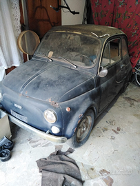 Auto d'epoca fiat 500