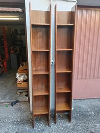 Coppia di spalle scaffalatura gemelle in noce '70S