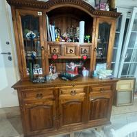 Credenza in legno con vetrine